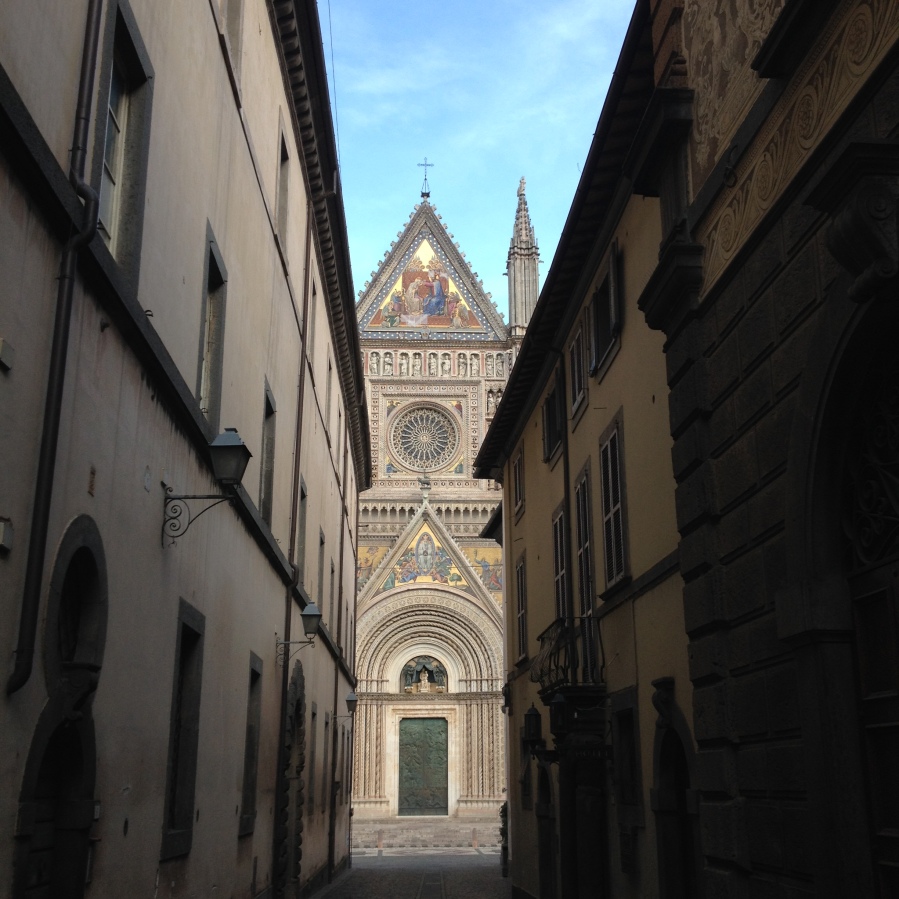 Orvieto - Approaching Duomo
